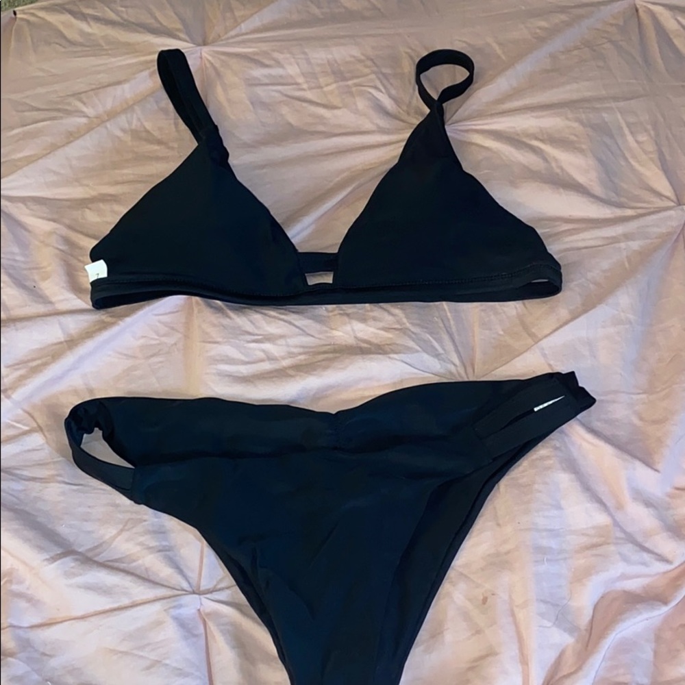 Black bikini